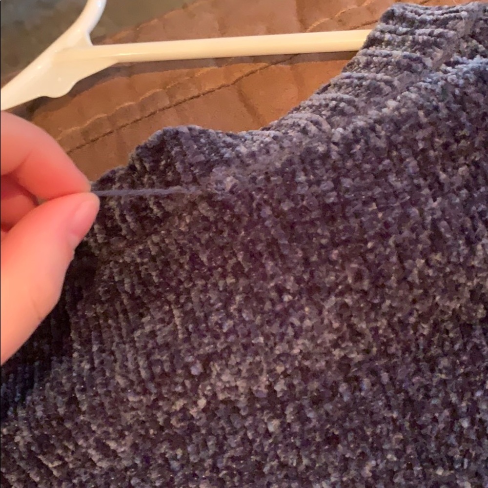 Fuzzy Cropped Sweater - Picture 3 of 4